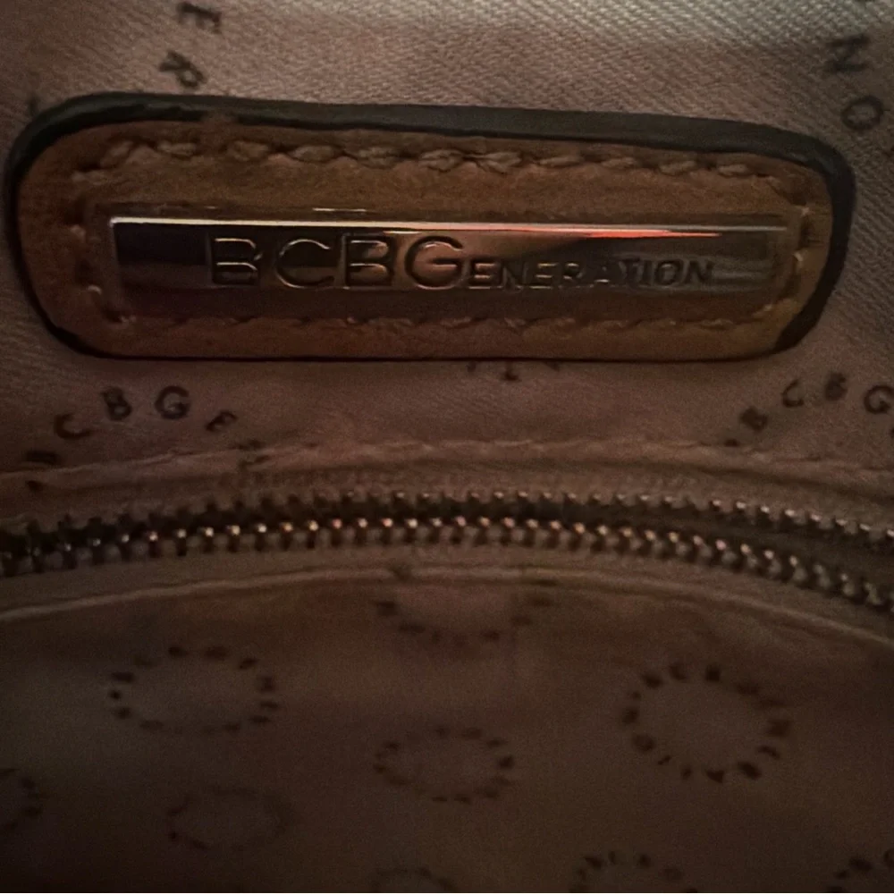 BCBG Maxazria Women's Handbag Zipper Closure 100% Leather material  Brown Color‎